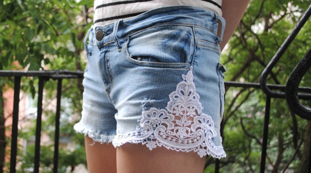 Модные джинсовые шорты с кружевом своими руками Модные джинсовые шорты с кружевом своими руками